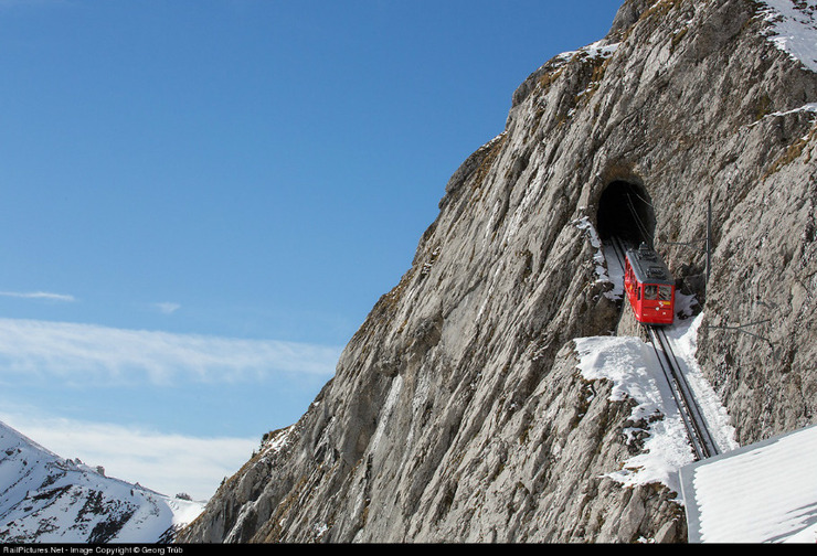 世界上最陡的坡路世界上最陡的山坡
