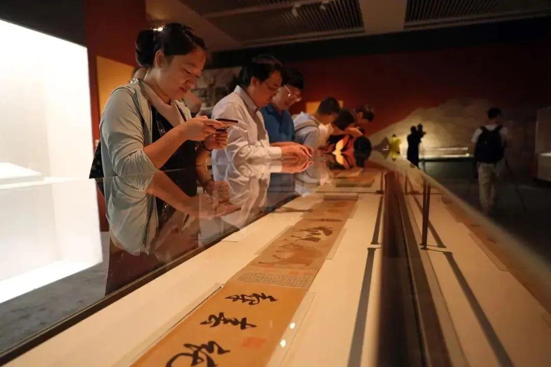 世界上最宝贵的名画蒙娜丽莎这副画为什么这么值钱?