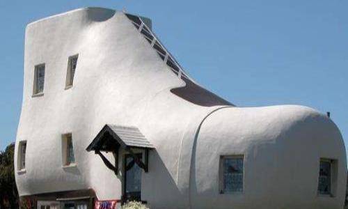 在能盖房子的《明日之后》中，你见过哪些奇葩的房子？（中国最恶心的建筑）