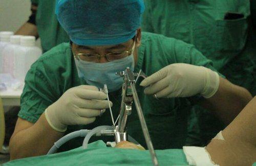 世界上最巅峰的手术世界上最高的人来自不同国家的身高最高的人比较