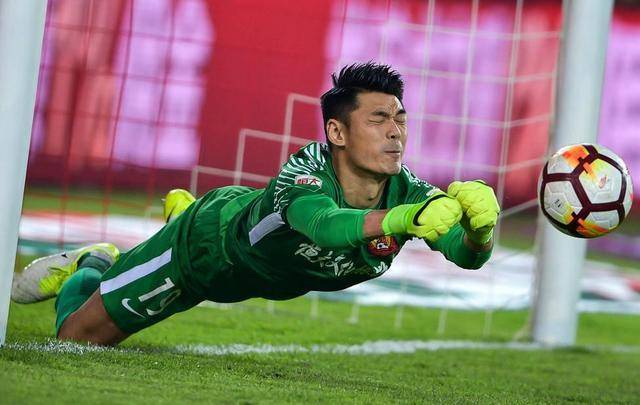 中国最悲剧的门将有哪些死在足球场上的球星？