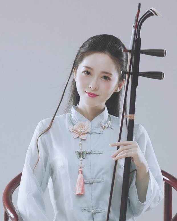 中国最顶尖京胡美女被很多人称为“京剧第一美人”的李胜素，到底是一个什么样的人？